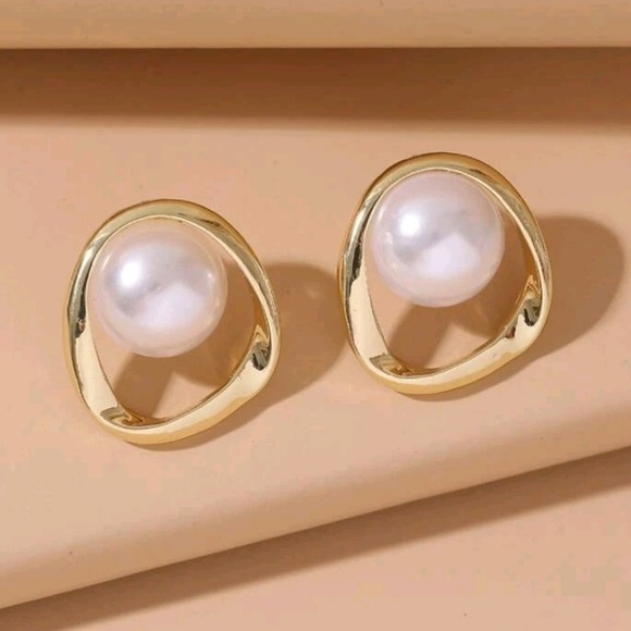 Boutique Jewelry - Faux Pearl Gold Tone Stud Earrings Bridal Statement wedding Cocktail Classic 💖